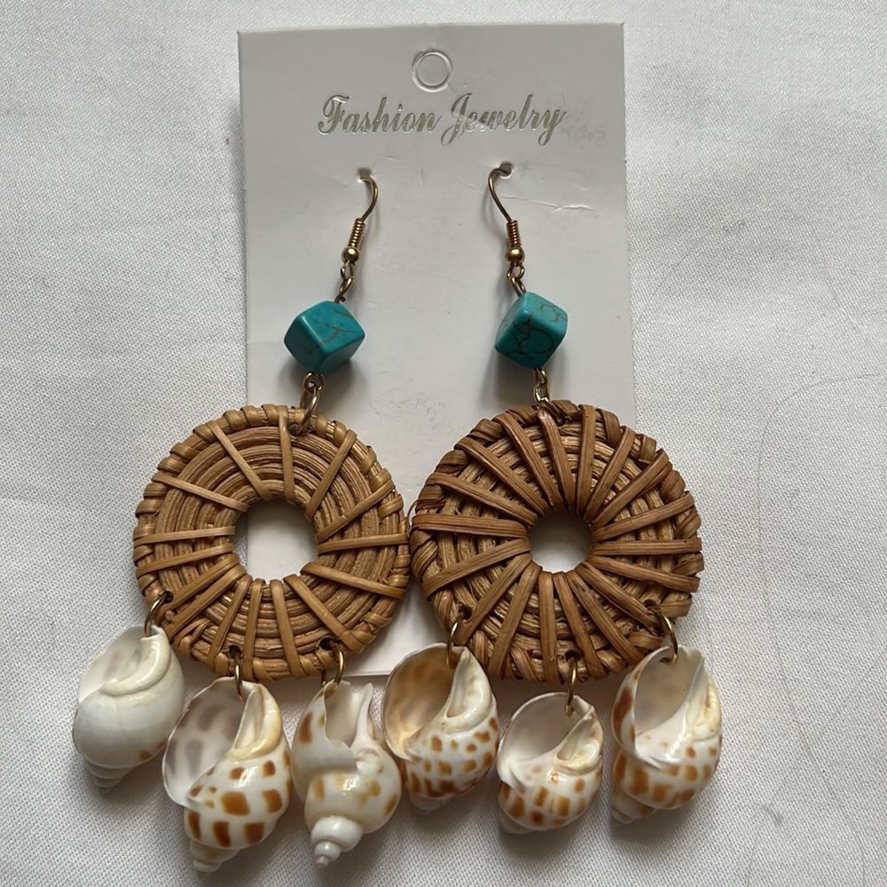 𝅺⭐️new Bohemian Rattan Handmade Drop Shell Earrings⭐️